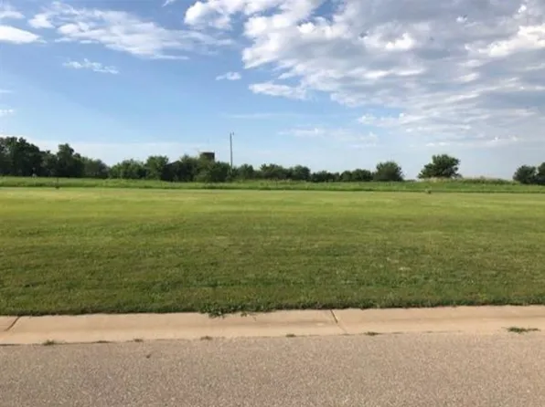 1826 W 18th St, Wellington, KS 67152