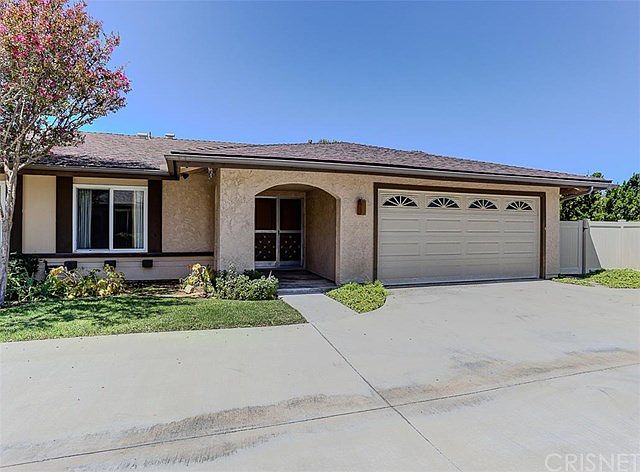 1st image of 26375 Oak Plain Dr