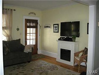 4th image of 826 Porter St