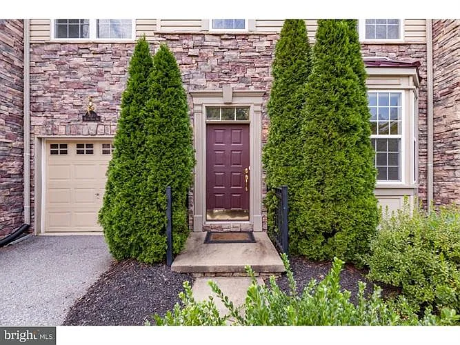 3141 Woods Edge Dr photo 1