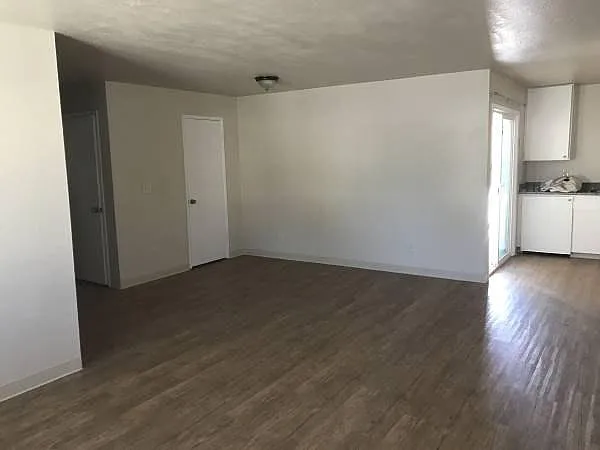 305 W Acacia St #1 — Photo 5