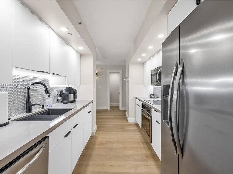 6917 Collins Ave #1404 — Photo 4