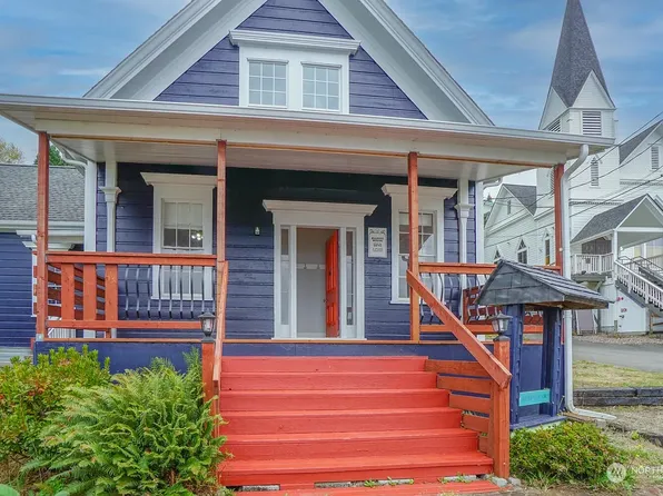 99 Main St #A, Cathlamet, WA 98612
