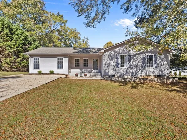 106 Wood St, Westminster, SC 29693