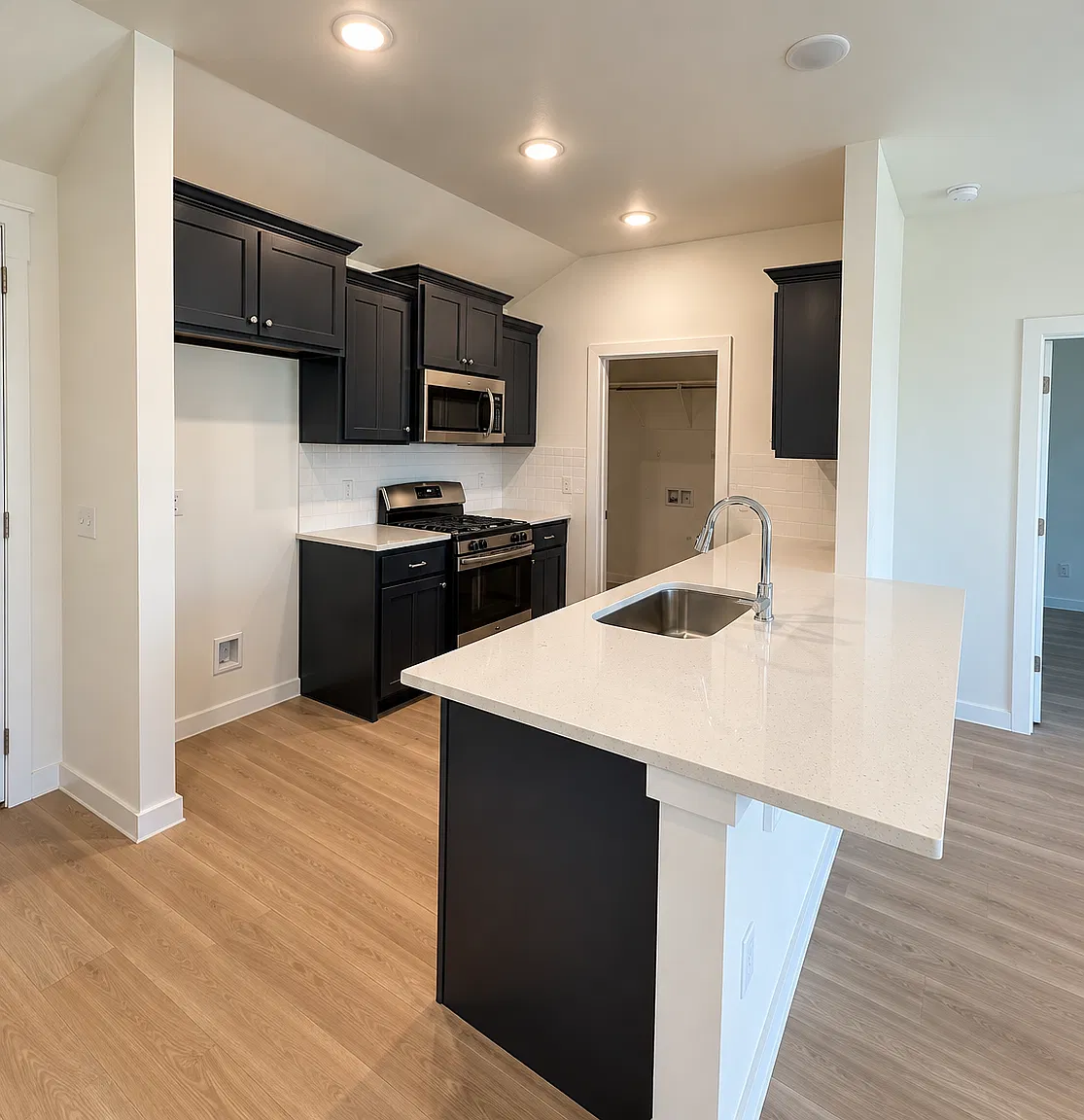 3 bed, 1200 sqft, $1,740 — Photo 3