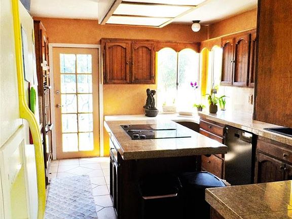 4th image of 2692 Canyon Crest Dr