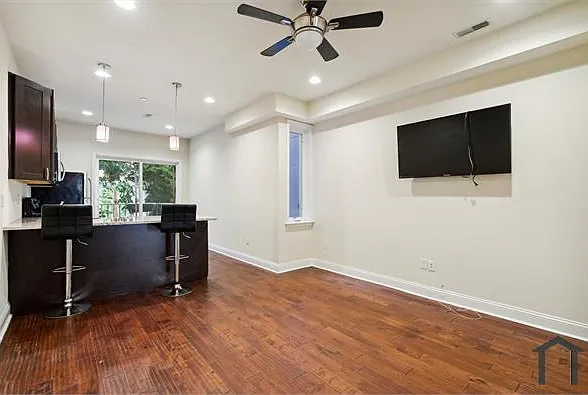 1521 W Seybert St #B — Photo 1