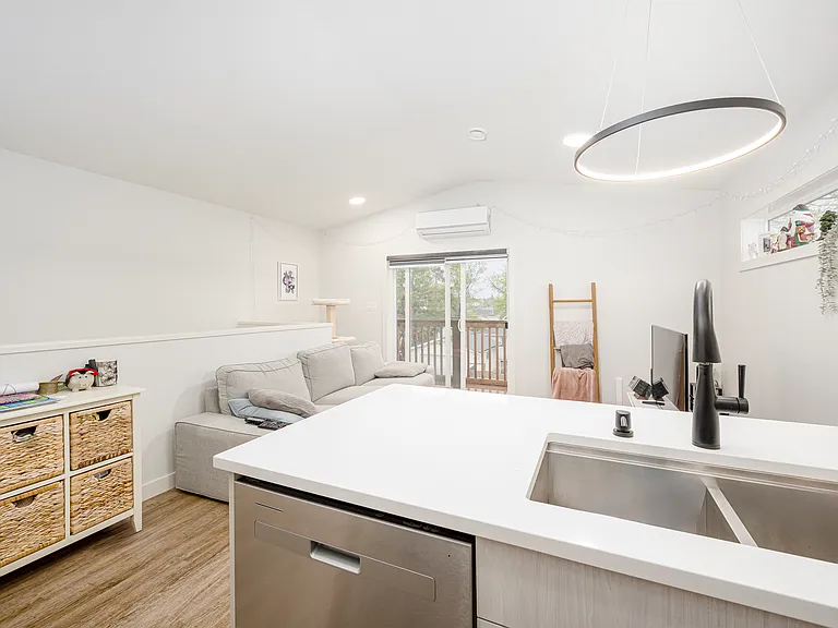 1034 A Clarence Ave — Photo 30