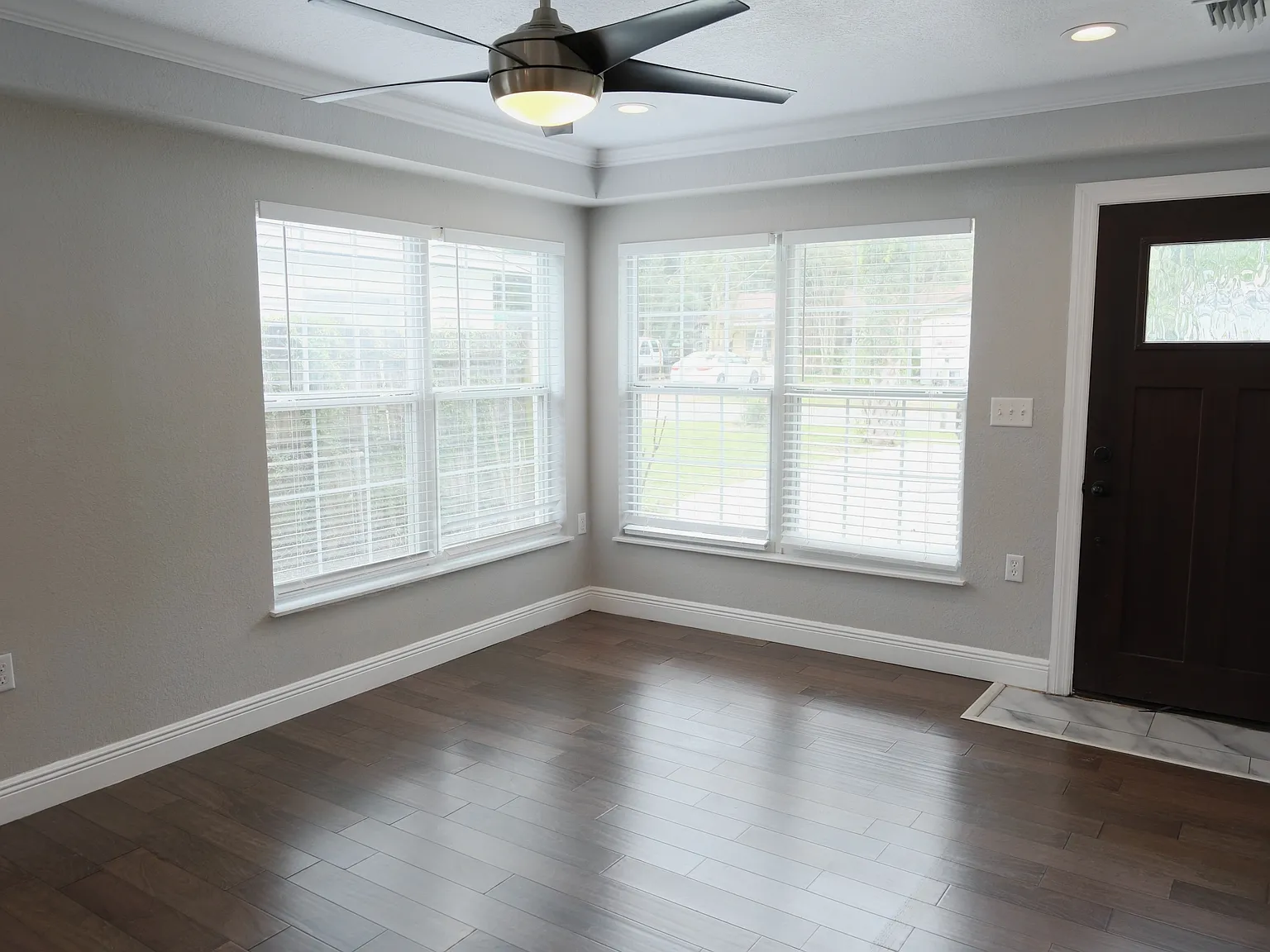 3 bed, 1008 sqft, $3,299 — Photo 4