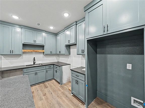 3rd image of 19 Francis Ln