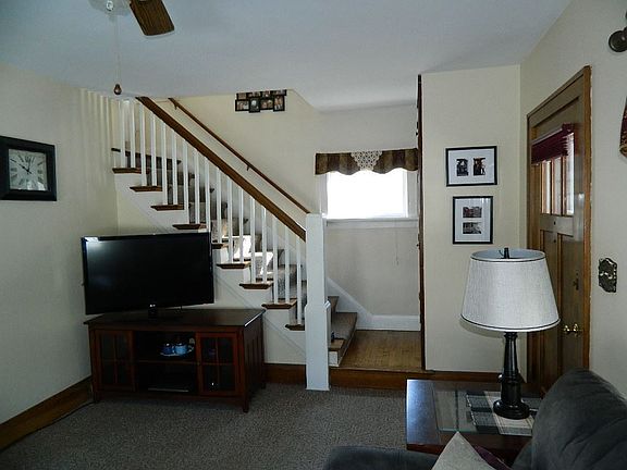 3rd image of 830 Park Ave