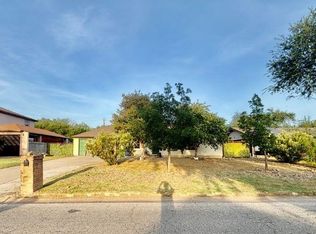 11 Bedford Dr, Laredo, TX 78045