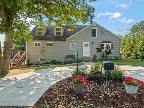 W302S10120 Lakeview DRIVE, Mukwonago, WI 53149