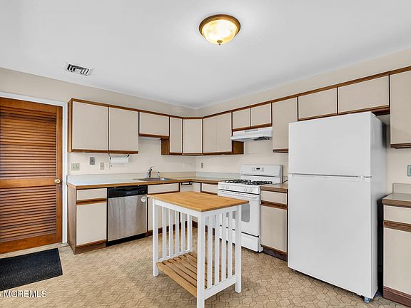 2nd image of 35 Spruce Street