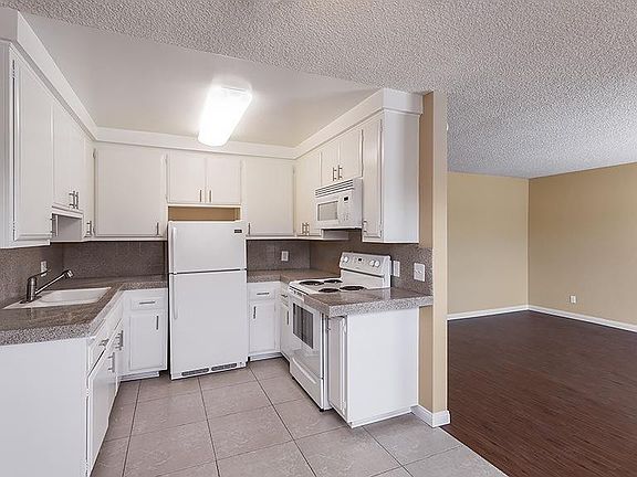 3rd image of 321 S San Jose Ave