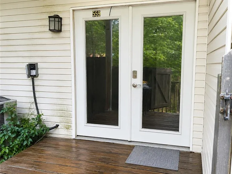 559 Northridge Crossing Dr — Photo 1