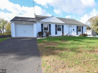 1004 Woodbourne Dr, Southampton, PA 18966