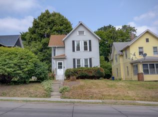 723 12th St, Moline, IL 61265