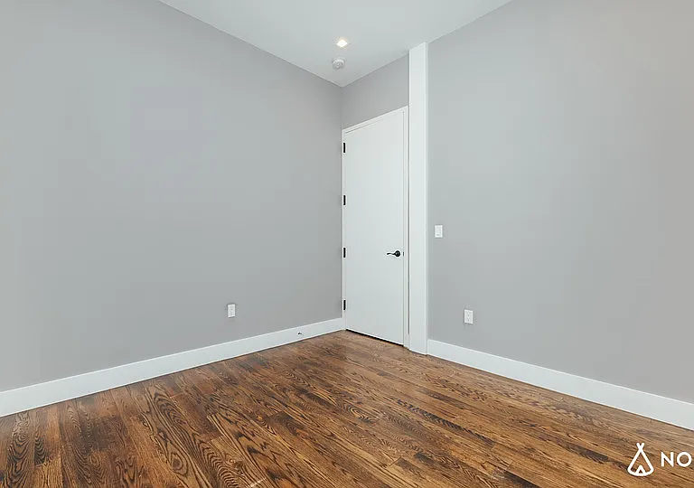60-15 Myrtle Ave #Z — Photo 5