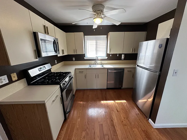 604 Wheatfield Ct #604 — Photo 3