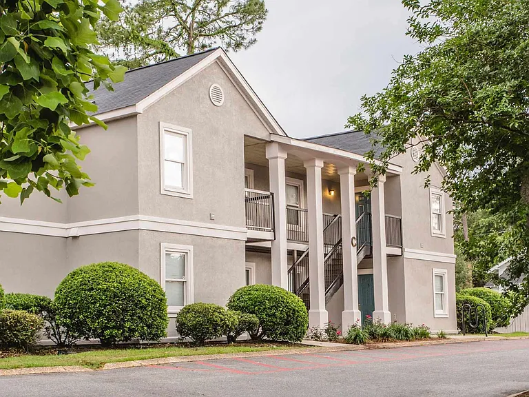 The Gates at Valdosta - Student Housing Priced Per Person — Photo 20