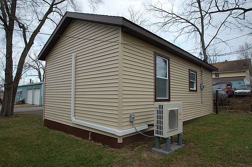 2nd image of 108 S 27th St