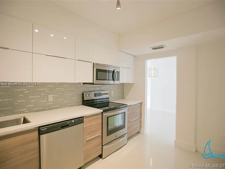 9381 E Bay Harbor Dr #302S — Photo 10