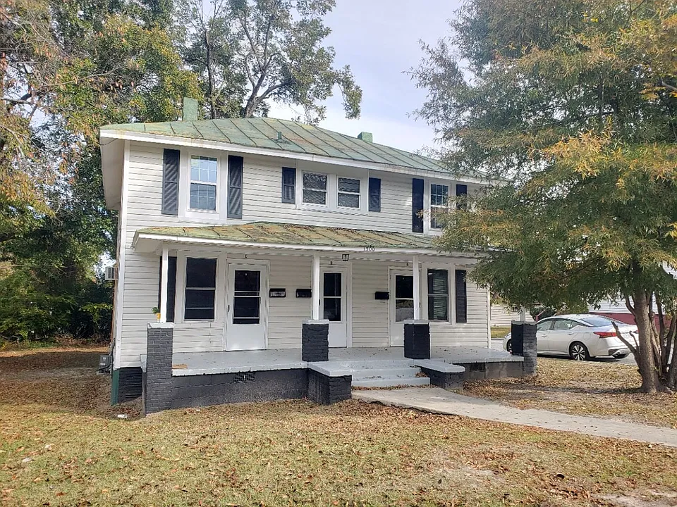 1500 W 4th St