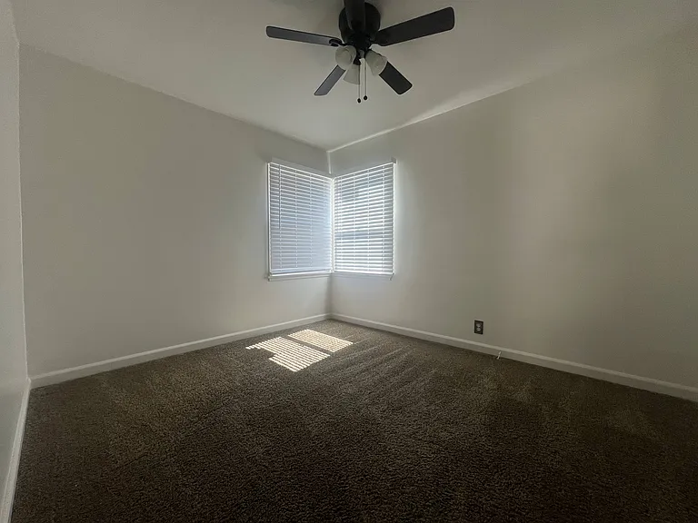 950 Flora St — Photo 12