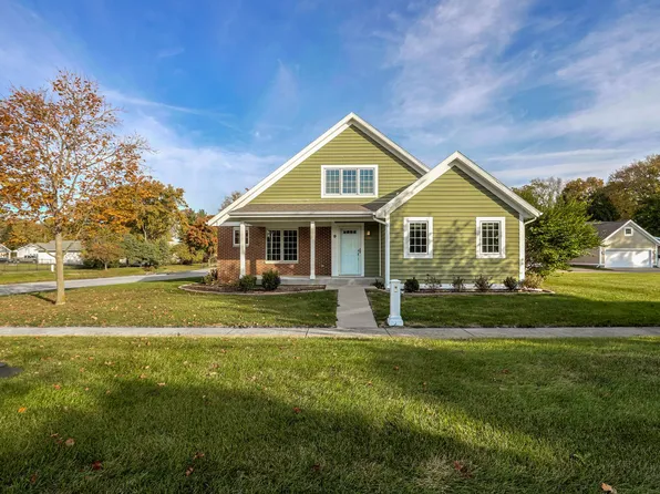 9 Hedgerow Ct, Monticello, IL 61856