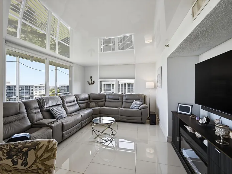 4015 W Palm Aire Dr #10 — Photo 9