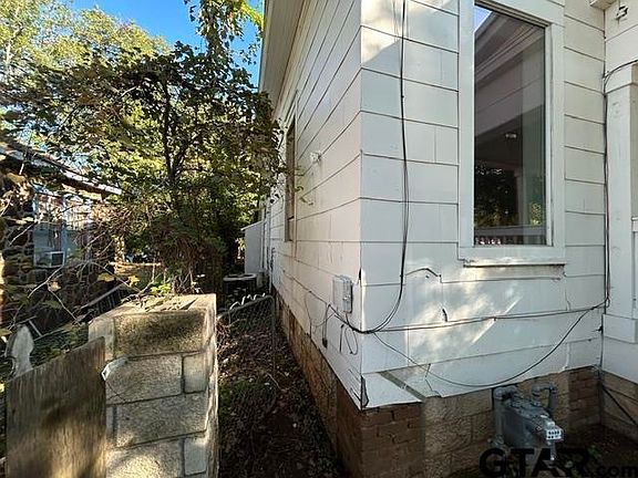 2nd image of 705 W Green St
