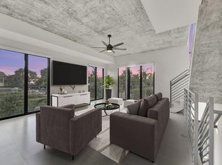 924 NE 4th St, Fort Lauderdale, FL 33301