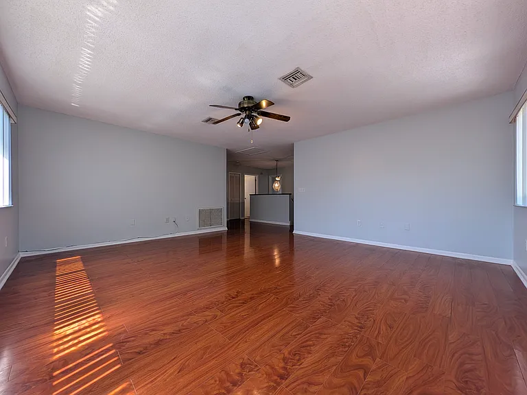 11435 Georgetown Cir — Photo 19