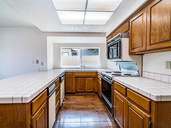 3rd image of 10 Marina Grande Ct