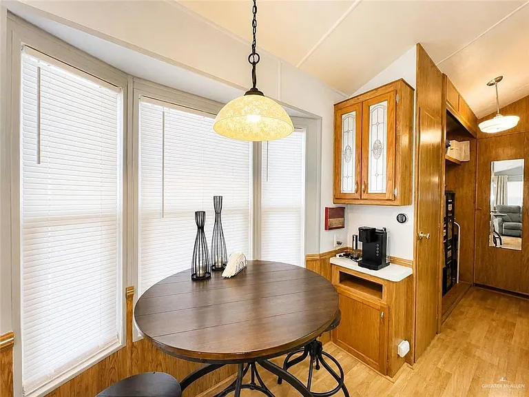 212 London Ave — Photo 5