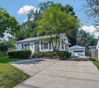 1444 63rd St, Windsor Heights, IA, 50324