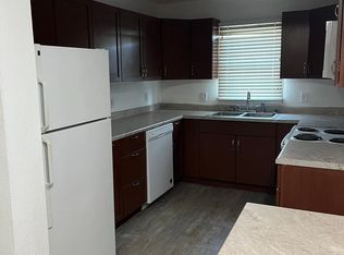 550 E 1st St APT 4, Dickinson, ND 58601