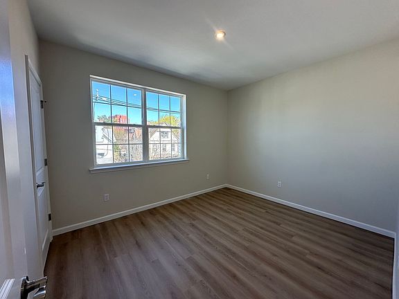 4th image of 88 Louis St #6
