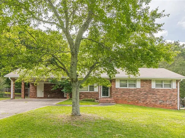 6084 Evans Dr, Rex, GA 30273