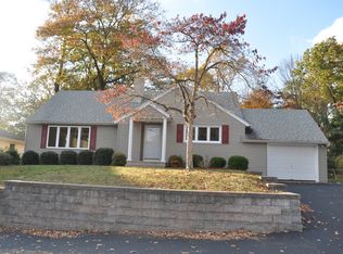 5 Crescent Dr, Lake Hopatcong, NJ 07849