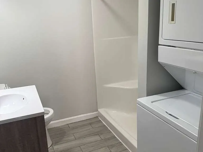 624 Washington St #7 — Photo 8