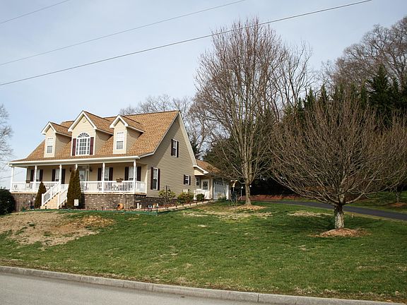 3rd image of 1310 Heritage Ln E