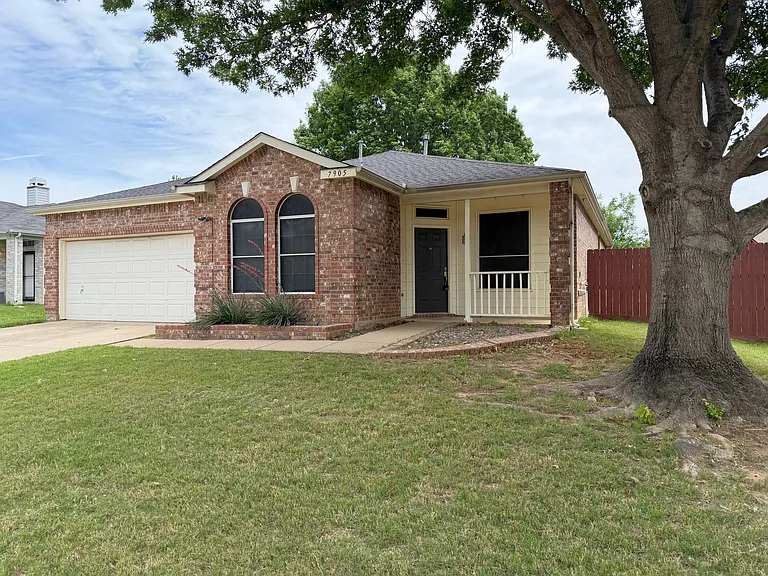 7905 Seven Oaks Ln — Photo 2