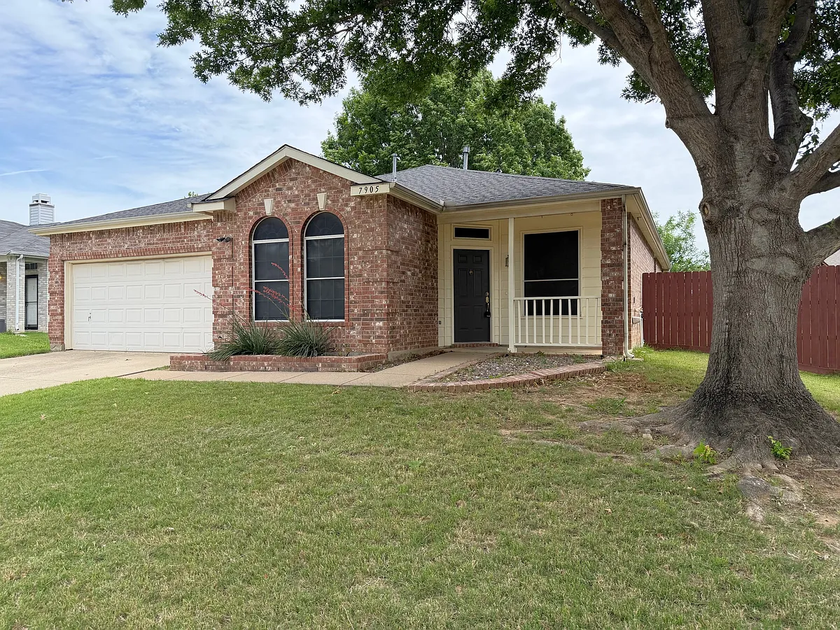 Building Photo - 7905 Seven Oaks Ln