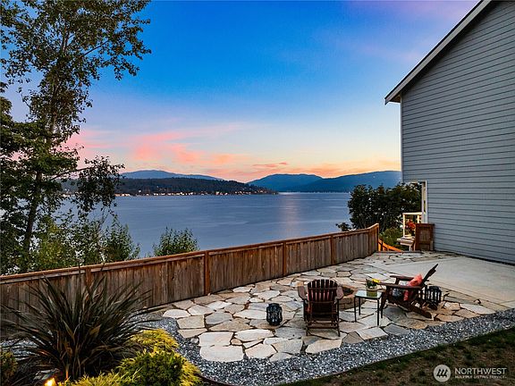 2nd image of 670 W Lake Sammamish Parkway NE