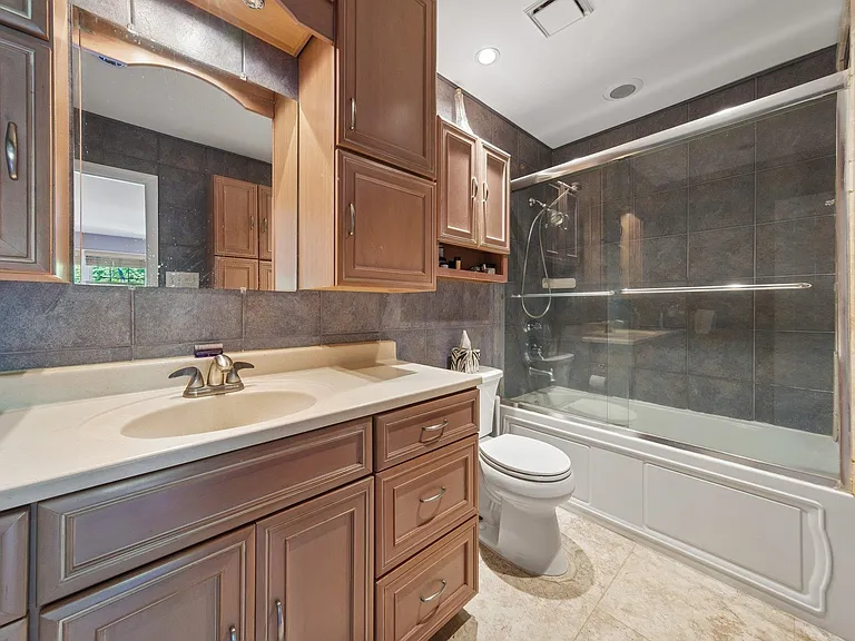 212 Westchester Ct #8 — Photo 15