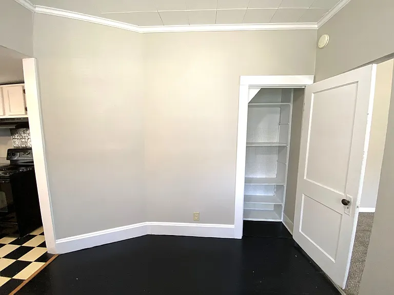 352 Bassett Ave — Photo 24