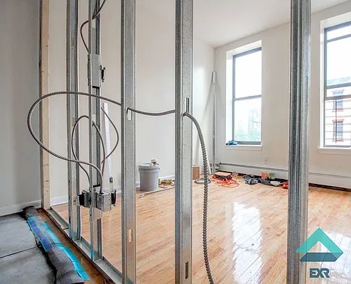 Rented by EXR | media 10