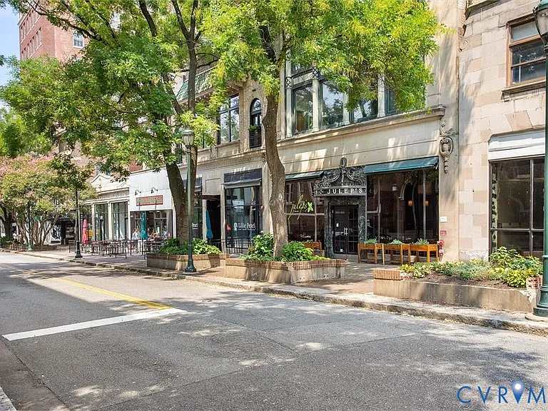 306 E Grace St #204 — Photo 12